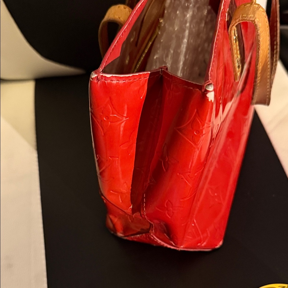 Louis Vuitton Vibrant Red Vernis Tote with leather Handles - Picture 5 of 11